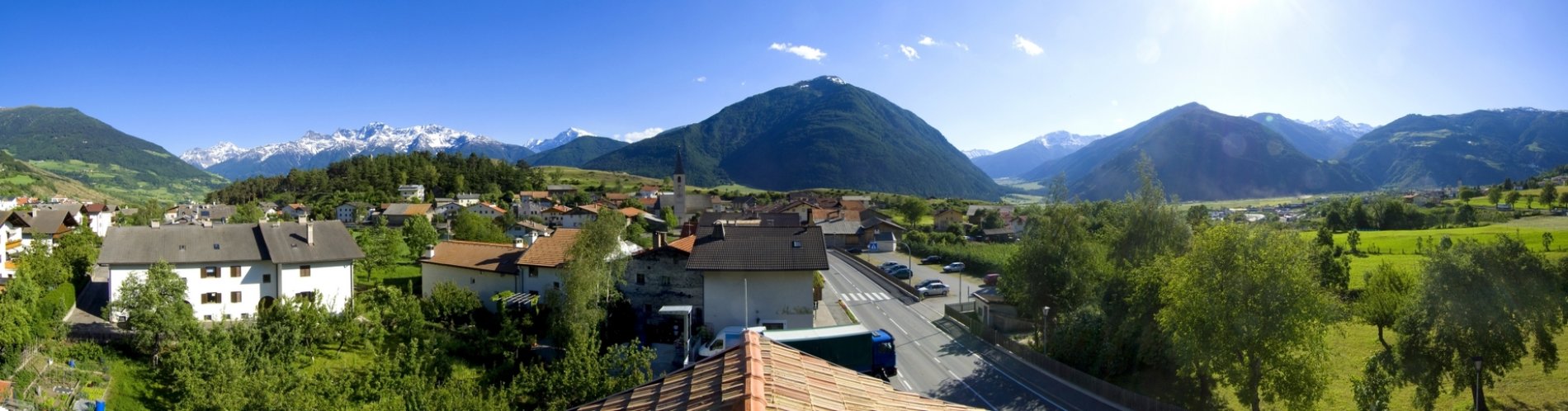 Tartsch bei Mals Panoramafoto im Sommer